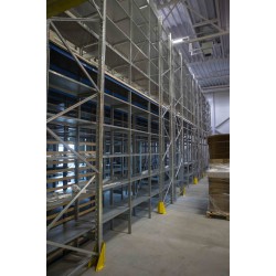 Uzglabāšana gaitenī uz modulārām plauktiem Uzglabāšana gaitenī uz modulārām plauktiem