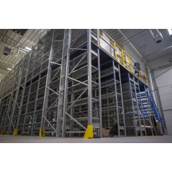 Uzglabāšana gaitenī uz modulārām plauktiem