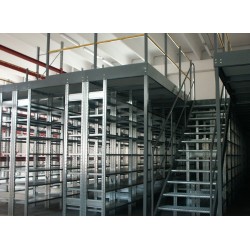 Koridoru glabāšana noliktavu plauktos Koridoru glabāšana noliktavu plauktos