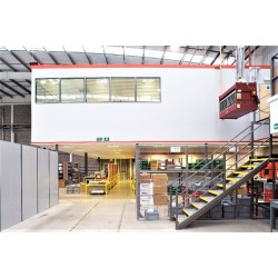 Starpstāvs ražošanā vai noliktavā